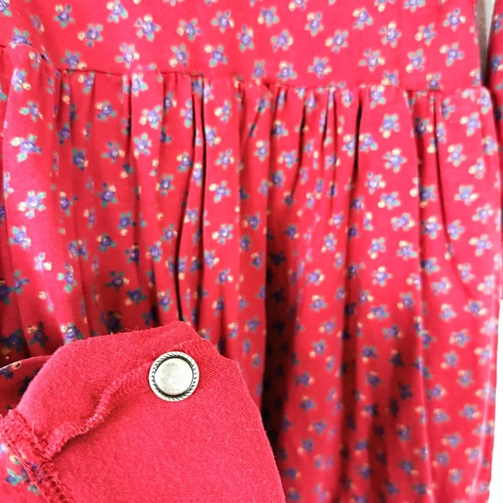 GAP vibrant red